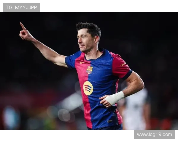 莱万亚马尔冰释前嫌!巴萨锋线 “新老少配” 重铸默契利刃